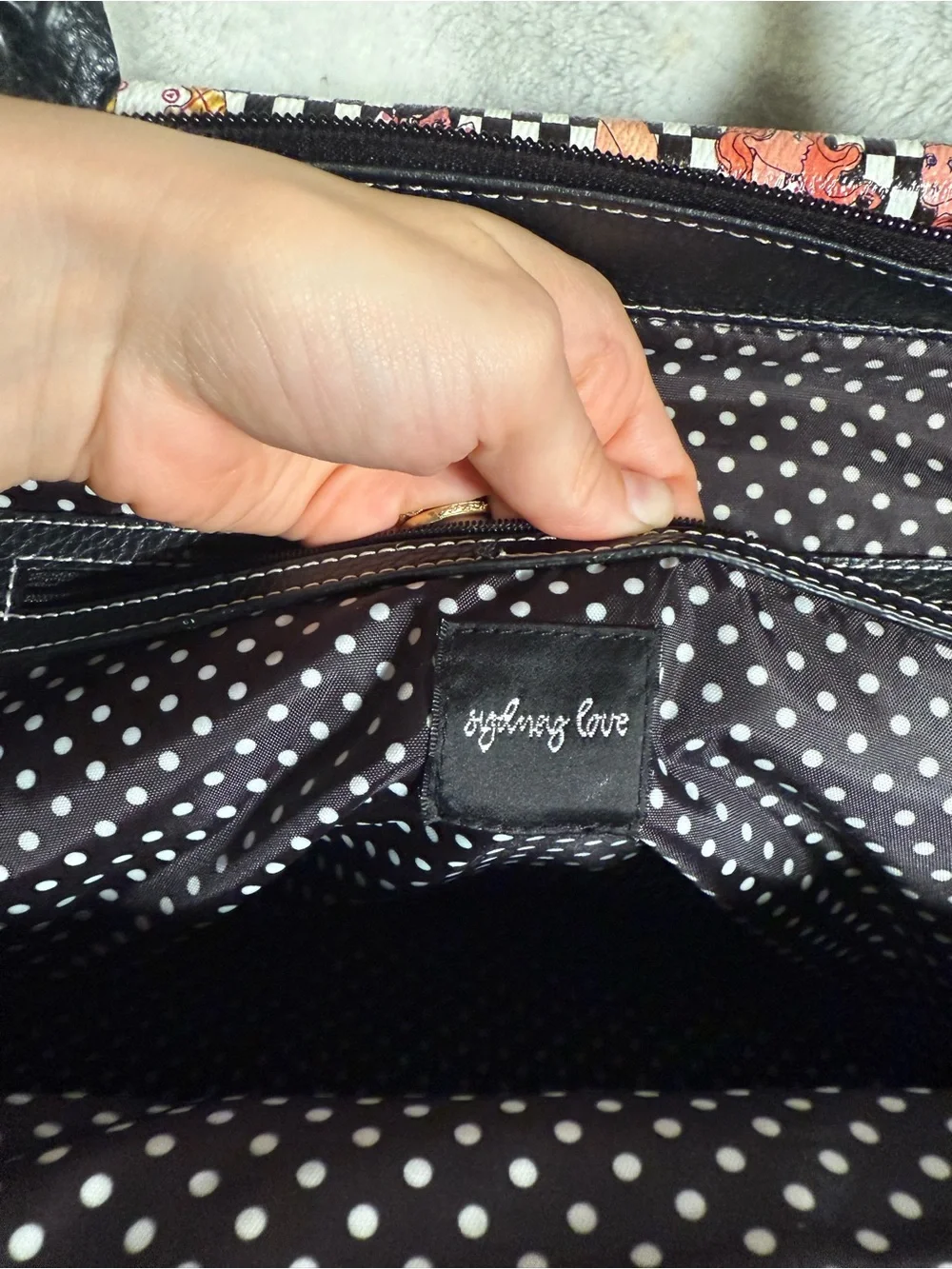 Sydney Love bold tote